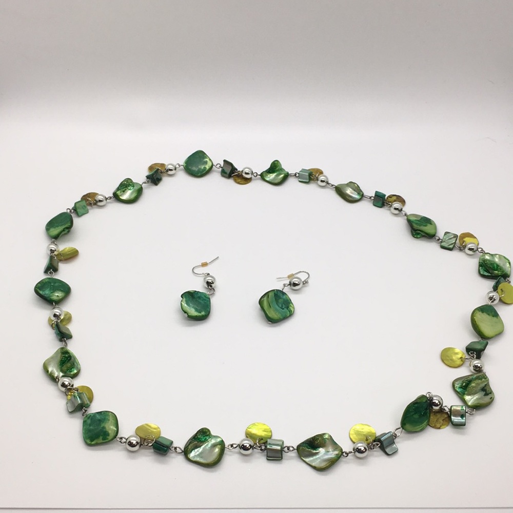 Beautiful green necklace and earrings set